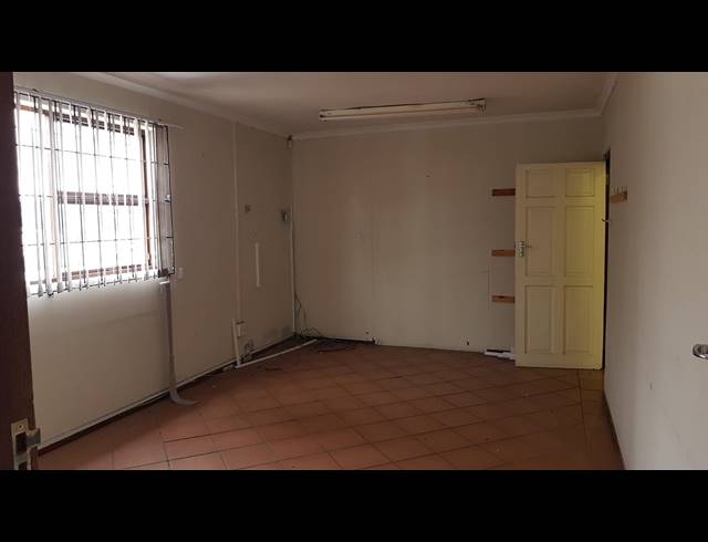 110M² OFFICE TO LET IN BLACKHEATH INDUSTRIAL